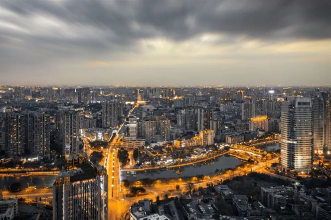 九游体育：6条自驾路线在路上看遍绝美风景！(图24)