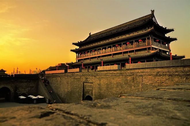 九游体育：6条自驾路线在路上看遍绝美风景！(图31)