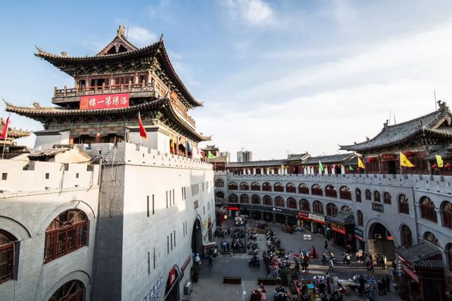 九游体育：6条自驾路线在路上看遍绝美风景！(图38)