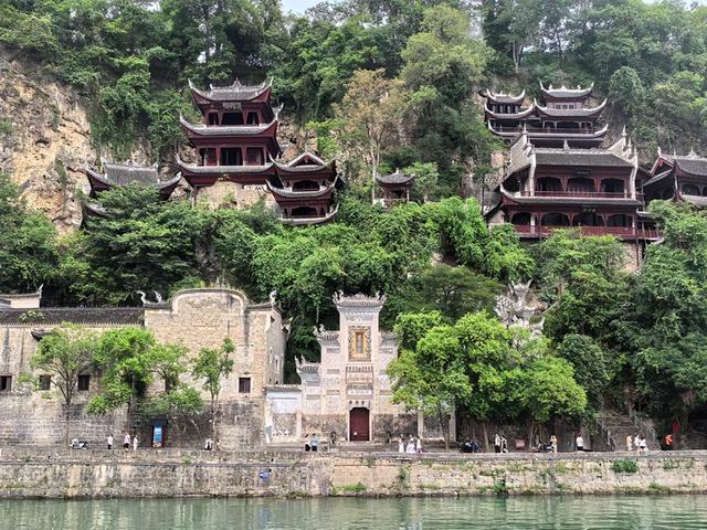 重庆到贵州自驾游6天5晚打卡6个景区这个旅游攻略绝对适合您(图3)