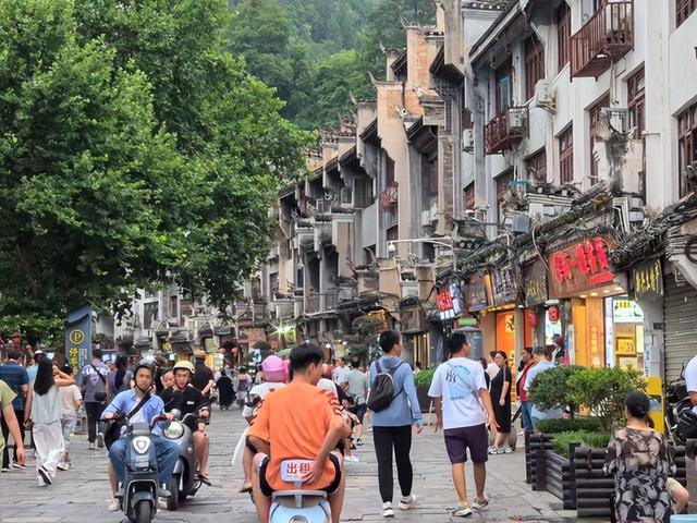 重庆到贵州自驾游6天5晚打卡6个景区这个旅游攻略绝对适合您(图1)
