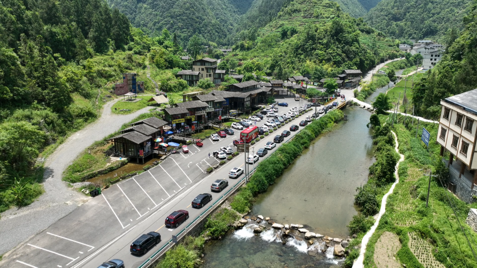 九游体育：“风景之王·自驾绥阳”2024年川渝千车万人自驾游绥阳活动首发团启动(图2)