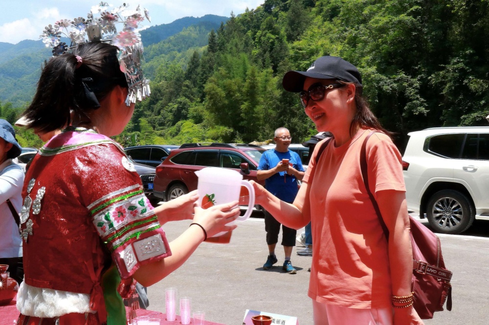 九游体育：“风景之王·自驾绥阳”2024年川渝千车万人自驾游绥阳活动首发团启动(图3)