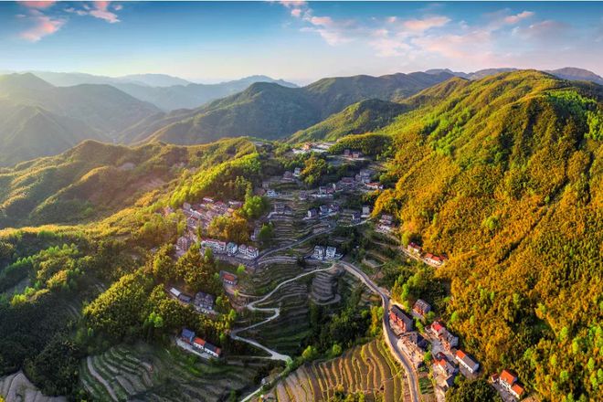 九游app：开往深秋！推荐三条自驾游线哪个是你的心头好～(图13)