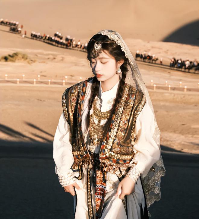 九游体育：2024西北旅游六日攻略西北环线晚花费六日跟团出行指南(图2)