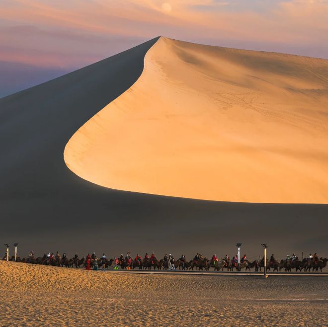 九游体育：2024西北旅游六日攻略西北环线晚花费六日跟团出行指南(图3)