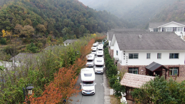 九游体育：超赞！留坝县成房车自驾游理想打卡地(图2)