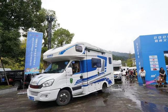 九游app：2024贵州自驾运动露营大会（遵义站）在金鼎山镇举行(图2)