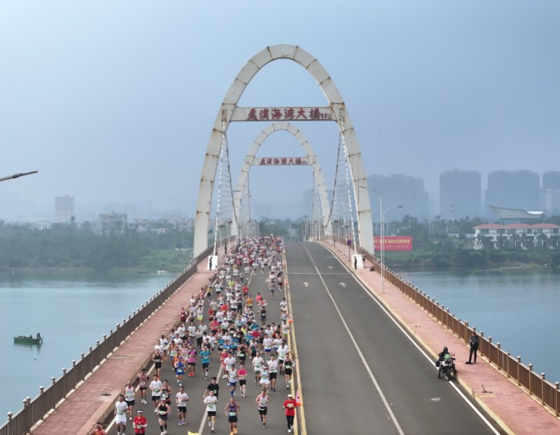 澄接世界迈向未来！2024海南第一跑“澄马”圆满收官！(图3)