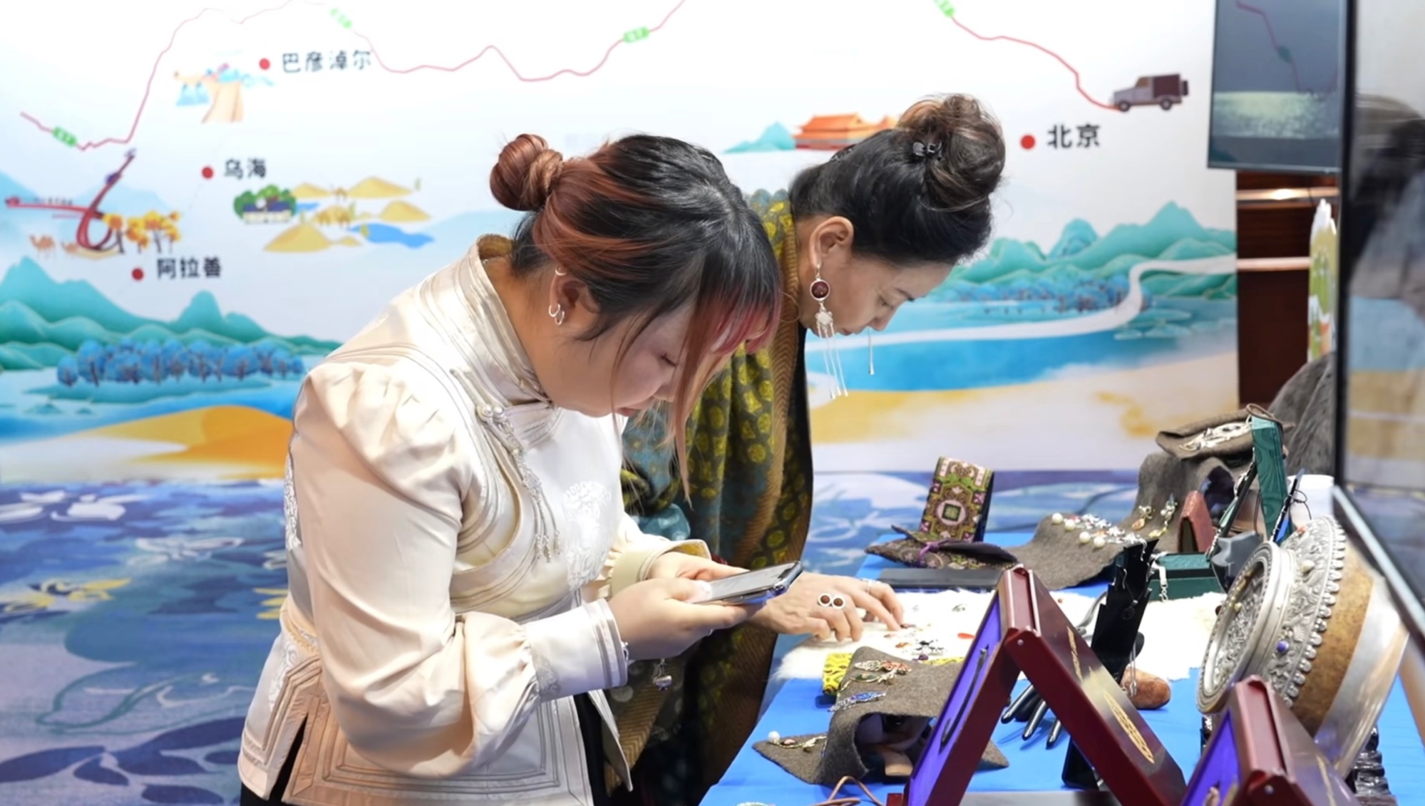 内蒙古西部三盟市冬季旅游推介会在北京举行(图1)