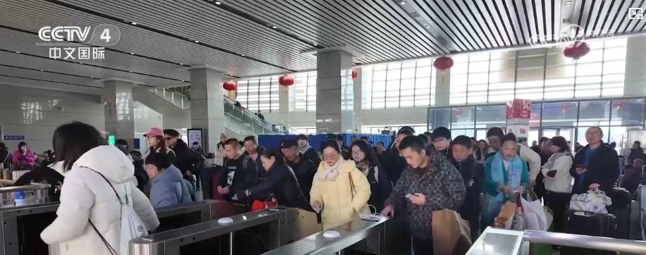 铁路春运售票进入最高峰全社会跨区域人员流动量将达90亿人次(图1)