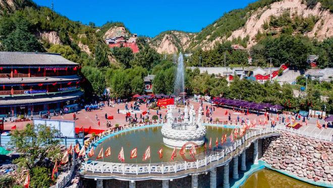 九游app入口：这个春节网红城市跌下神坛为何没能挺过2024年？(图4)