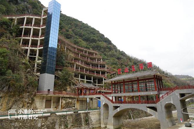 我见过的陕西最美溶洞山肚子里藏了条白玉瀑布！超惊艳！(图1)