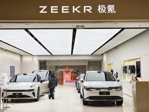 媒体：不出所料2025豪华汽车市场上演三国杀(图1)