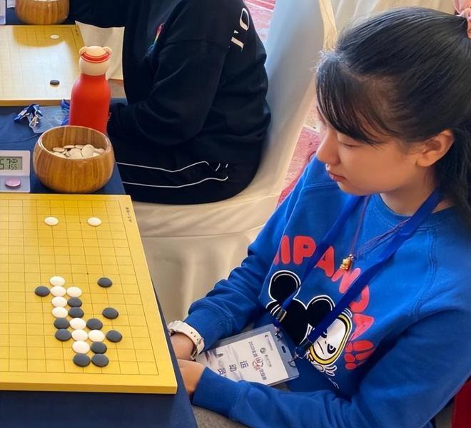 禁赛8年！19岁中国女棋手被严惩：比赛私藏手机用AI作弊被抓现行(图1)