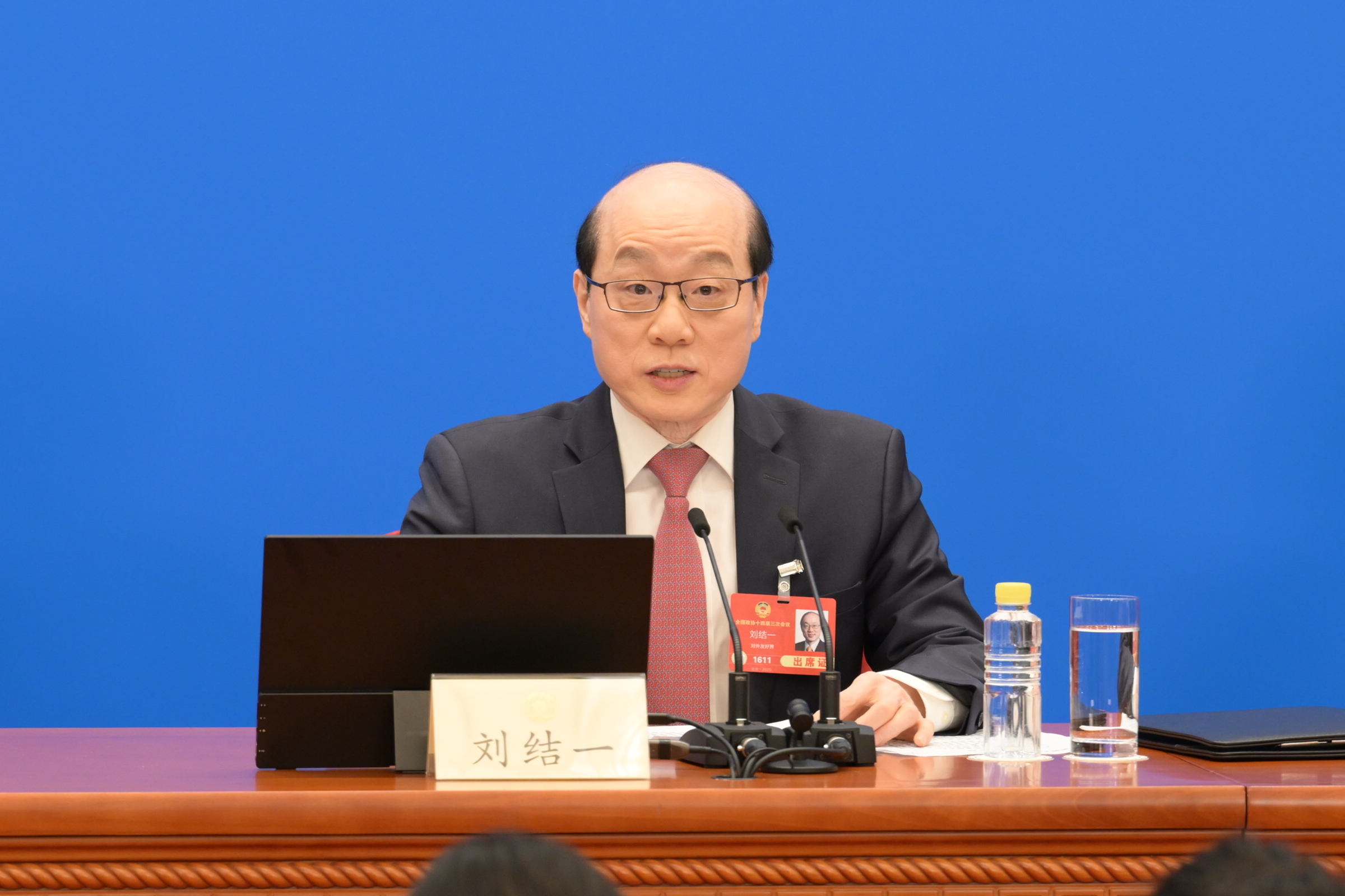 九游app入口：全国两会首场新闻发布会这些热点话题都有回应(图2)