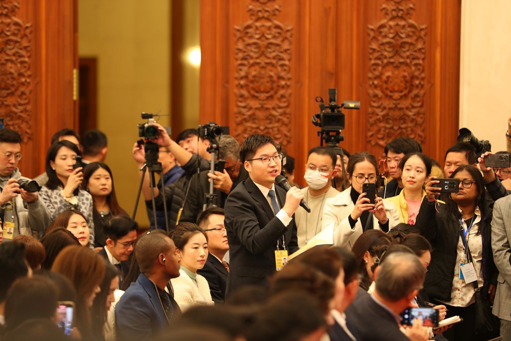 九游app入口：全国两会首场新闻发布会这些热点话题都有回应(图3)