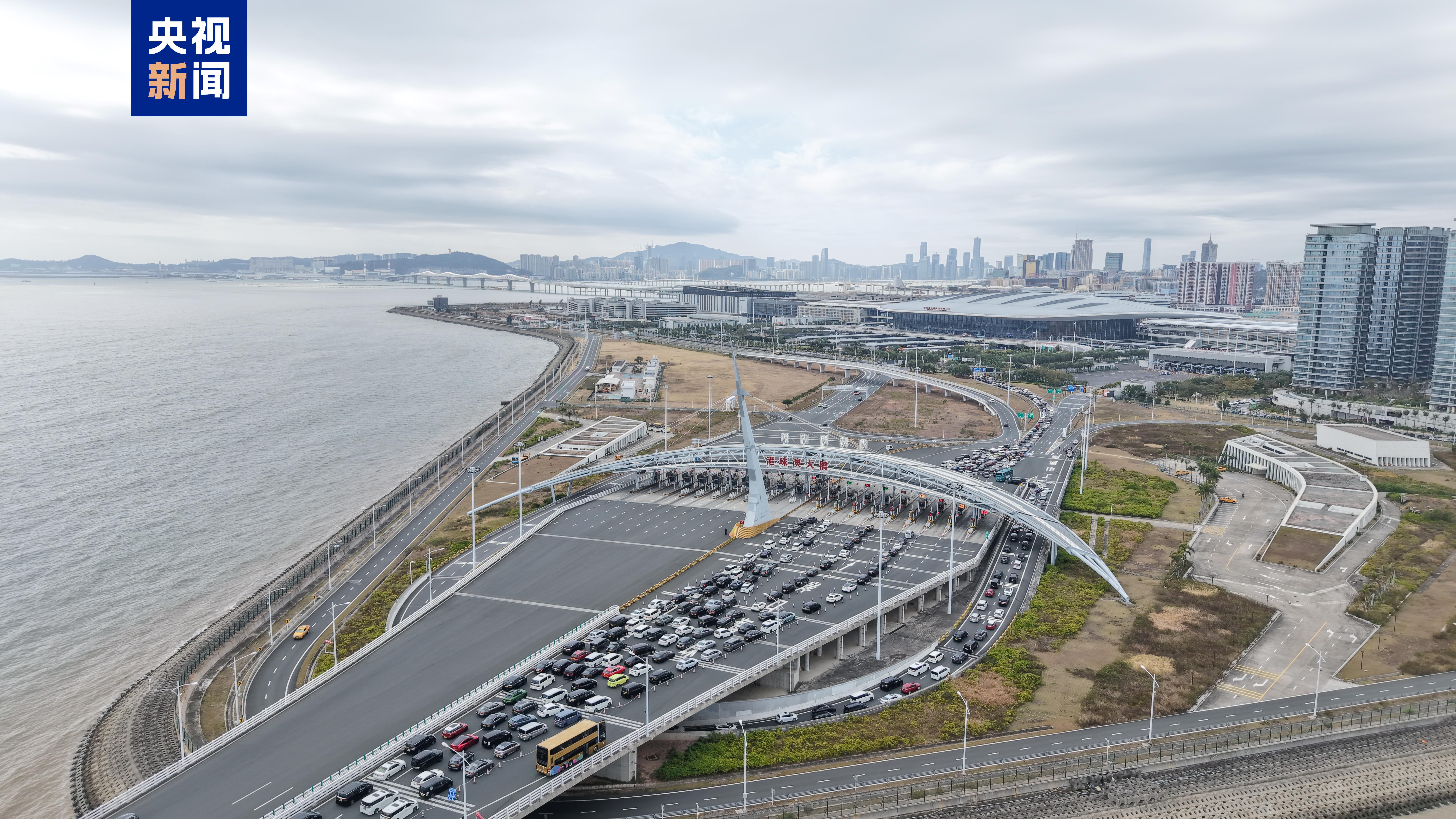 九游app入口：创历史最快纪录！港珠澳大桥今年出入境客流超1000万人次(图1)