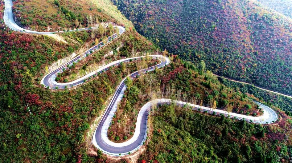 九游app：美丽农村路带动群众富——襄阳农村公路为乡村产业撑起一片蓝天！(图2)