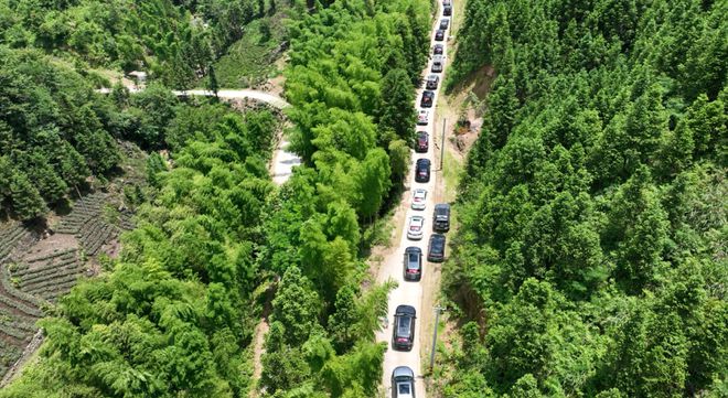 舒城：自驾晓天川藏线万佛山下玩漂流！(图2)