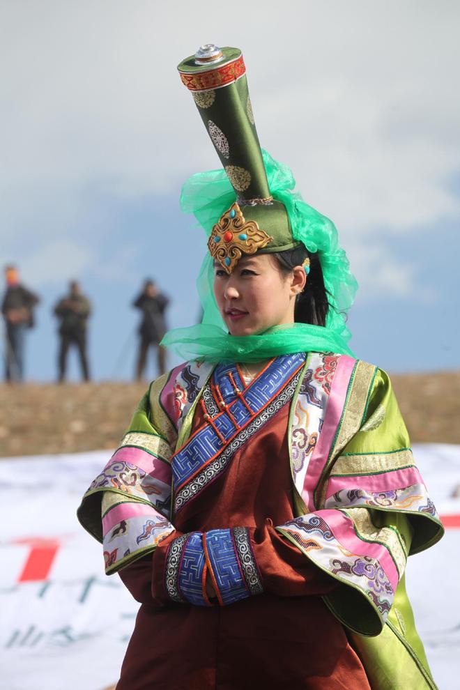 克什克腾旗：蒙古族服饰成为草原旅游“靓丽名片”(图3)