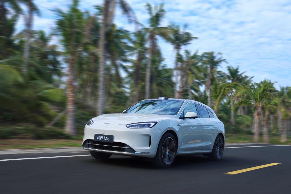 暑期自驾游最优解问界新M5Ultra既省心跑得远性能还(图4)