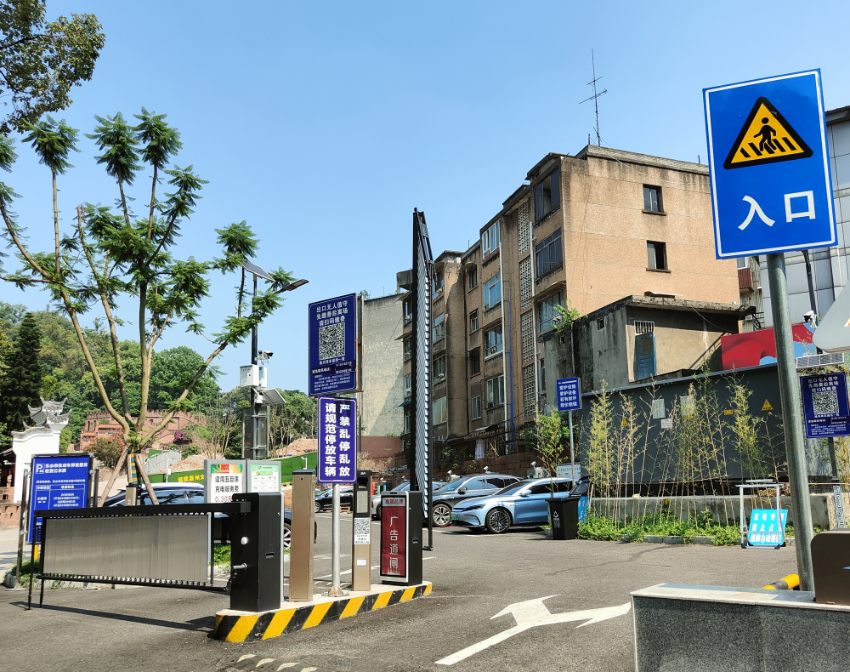 乐山：城市看得见、摸得着的变化市民“触摸”满满的幸福(图2)