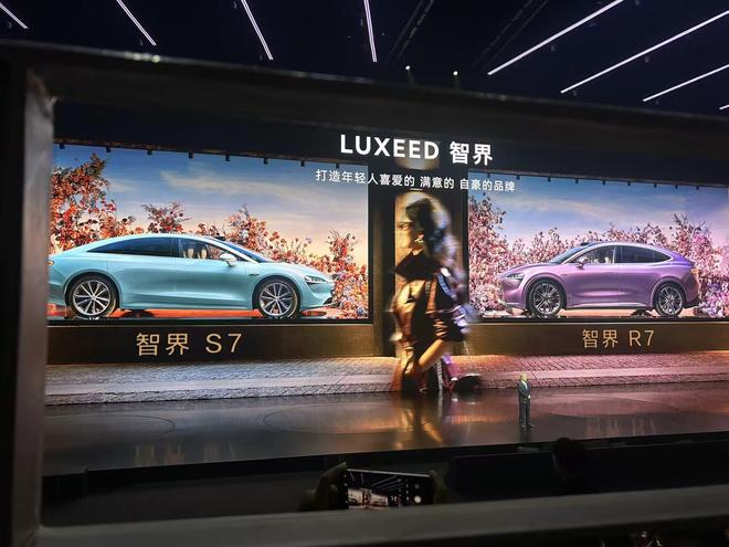 鸿蒙智行累计交付破90万辆新品密集发布尚界H5预售价1698万元起(图2)