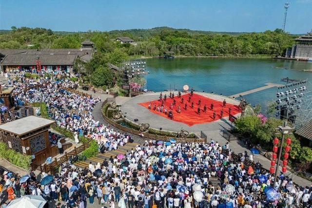 苏超赛场外文旅破圈端午节6万扬州人游常州(图4)