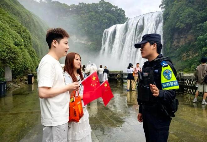 黄果树多部门联动护航最美“风景线”伴游客畅游(图3)