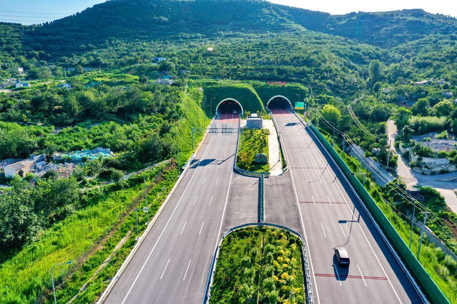 九游体育：假期出行指南丨自驾游要留意这些安全细节(图2)