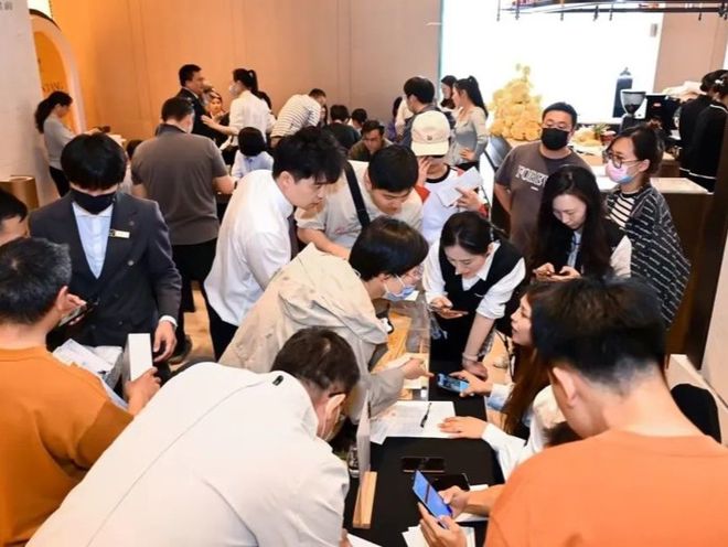 九游app：热搜NO1保利西郊和煦领墅售楼处发布低密墅区的绝版标杆(图5)