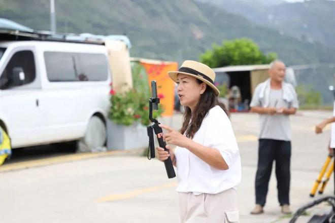 九游体育：旅居主播“种草”巧家：温暖之城成避寒“猫冬”热门地(图1)
