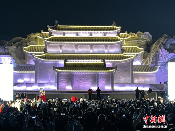 九游app入口：新雪季长白山备好粉雪与“云顶天宫”邀游客到访(图1)