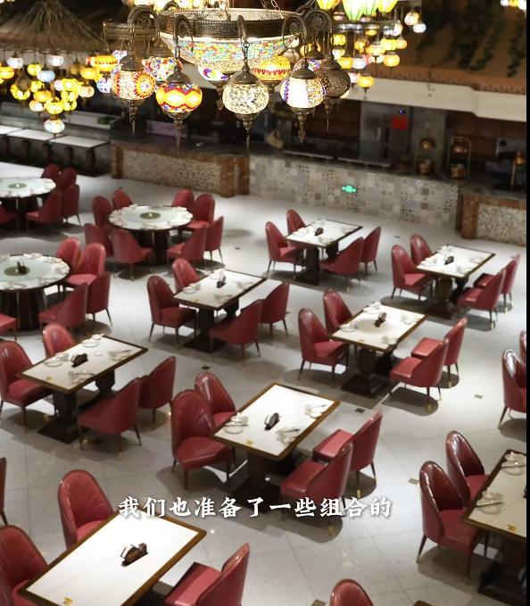 森林北新疆自驾游生图显老褶子多穿翻绒皮衣像50岁中年大妈(图15)