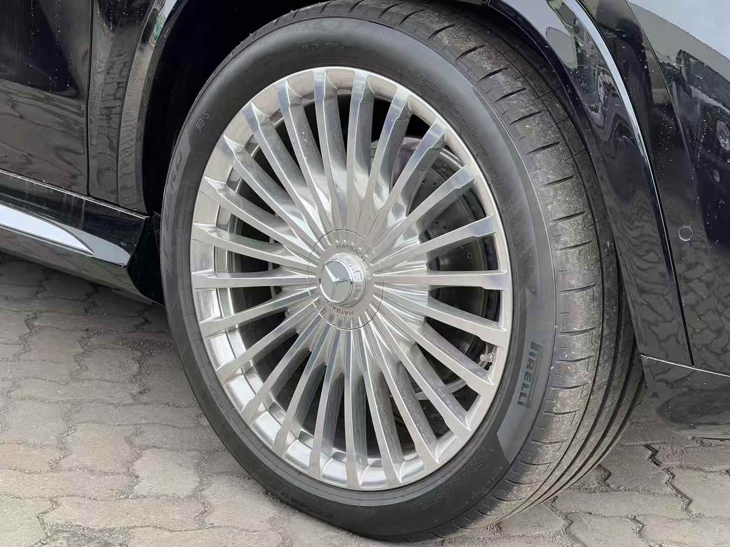 2024款奔驰迈巴赫GLS600现车年底钜惠可分期(图4)