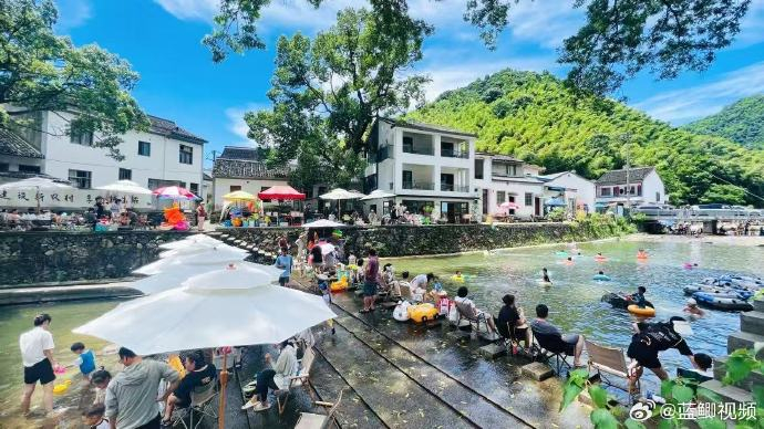 文旅部门凌晨两点到场护航宠粉式治理能否成为乡村破圈新范式？(图1)