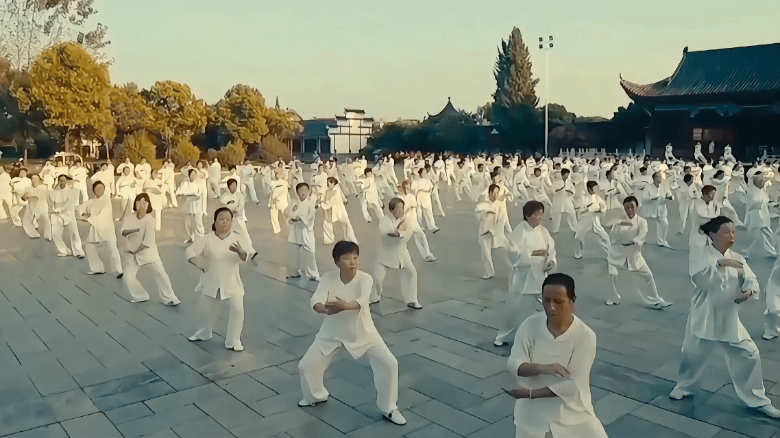 经济政策一线微观察｜“银发经济”新浪潮：适老化设计如何催生“青春化”市场(图1)