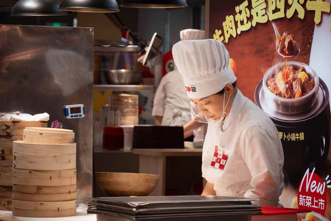 西贝“预制菜”风波100天贾国龙反思：若再选一次决不硬刚(图1)