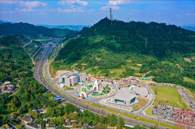 九游体育：四川为什么盛产网红路？丨省情研究所(图9)