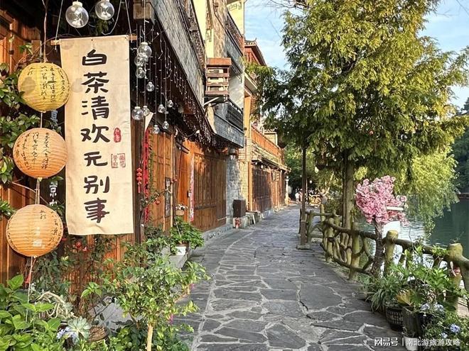 张家界五天怎么玩攻略：森林公园凤凰古城自驾游跟团多少钱？(图1)