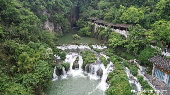 国庆自驾游：穿越最美秋日公路(图3)