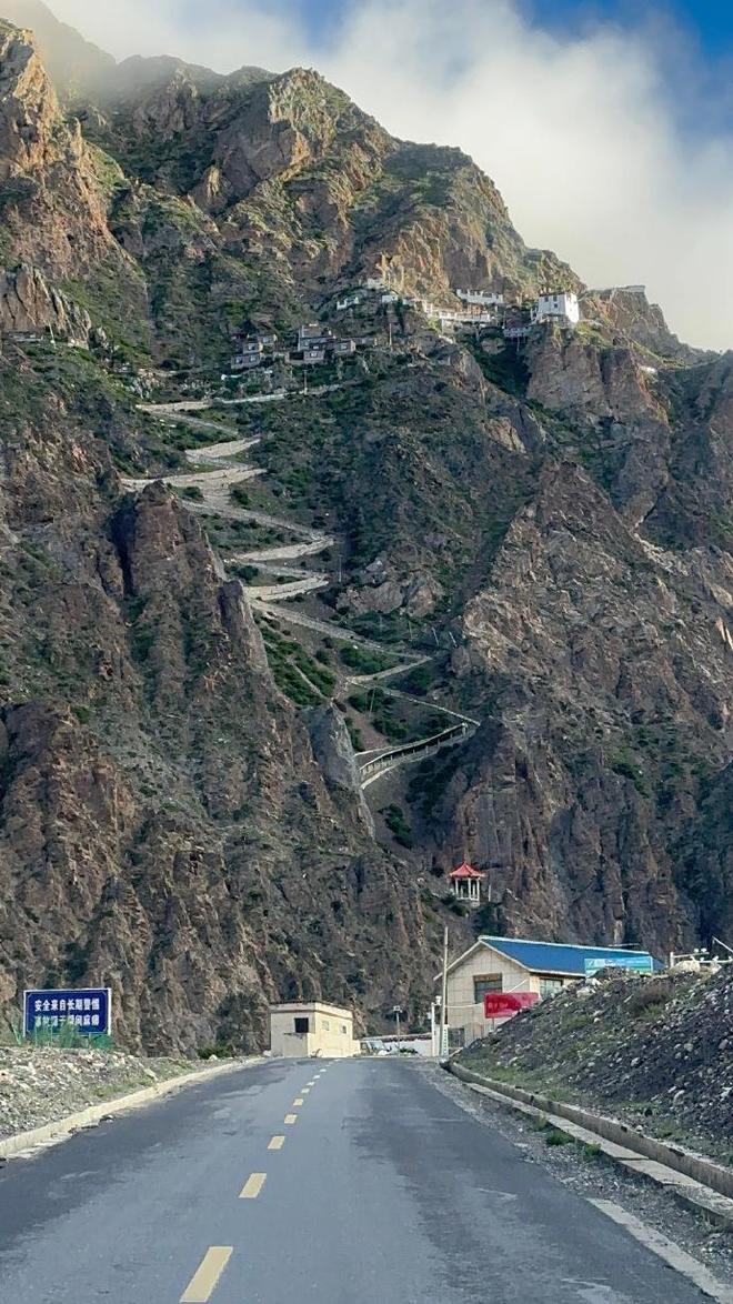 九游app：国内10大自驾路线条适合休闲越野穿越！(图4)