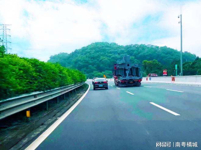 九游app入口：新疆两条重要高速公路开工！线公里自驾游更方便了(图1)