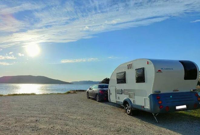 九游体育：中国夫妇自驾游西班牙时房车被盗包括妻子的救命药在内损失近50万警方称寻回渺茫(图1)